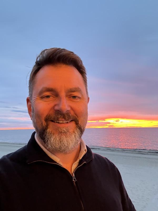 Hans Holter Solhjell Hans Holter Solhjell, country director of FamilyLab Norway and the developer of the PLS Framework for Authoritative Leadership, Conflict Resolution, and Developmental Support.